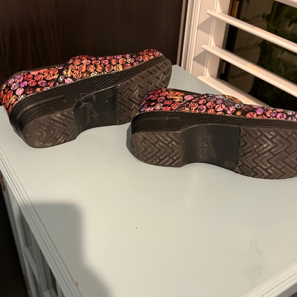 Colorful Patterned Clogs - Picture 6 of 6